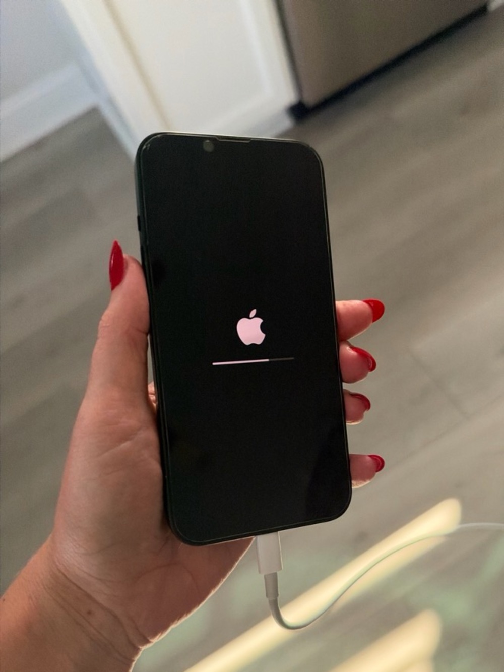 Apple iPhone 13 - Midnight Green - Picture 5 of 10